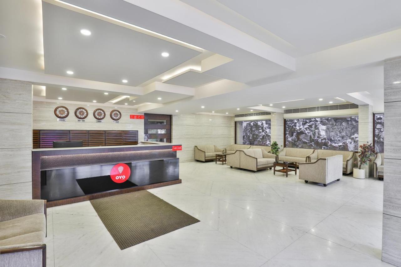 Oyo 2351 Hotel Golden Plaza Ahmedabad Exterior photo
