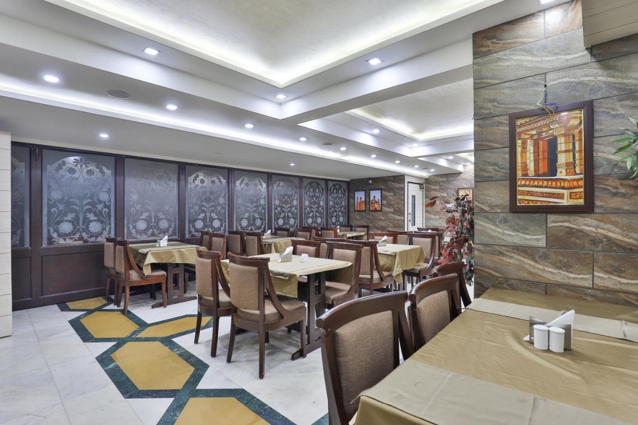 Oyo 2351 Hotel Golden Plaza Ahmedabad Exterior photo