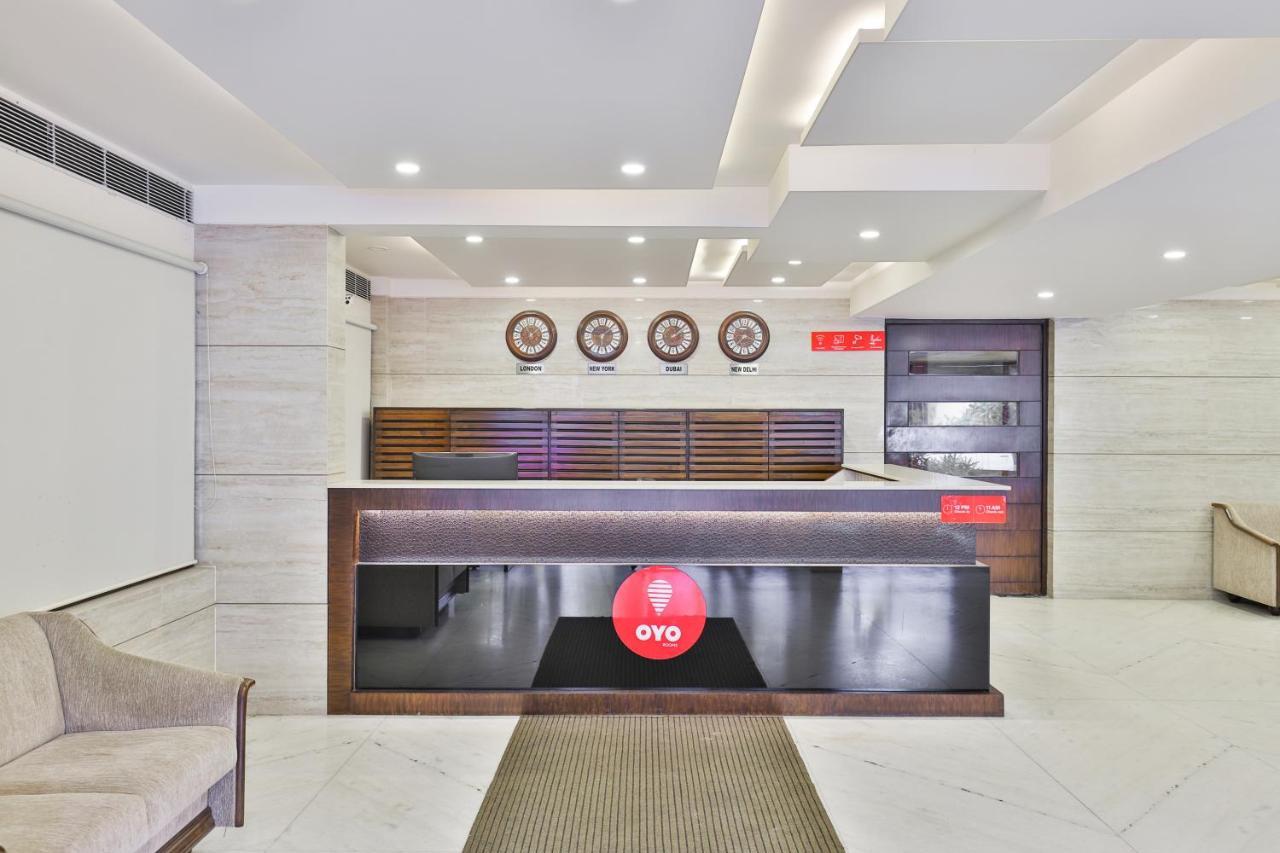 Oyo 2351 Hotel Golden Plaza Ahmedabad Exterior photo