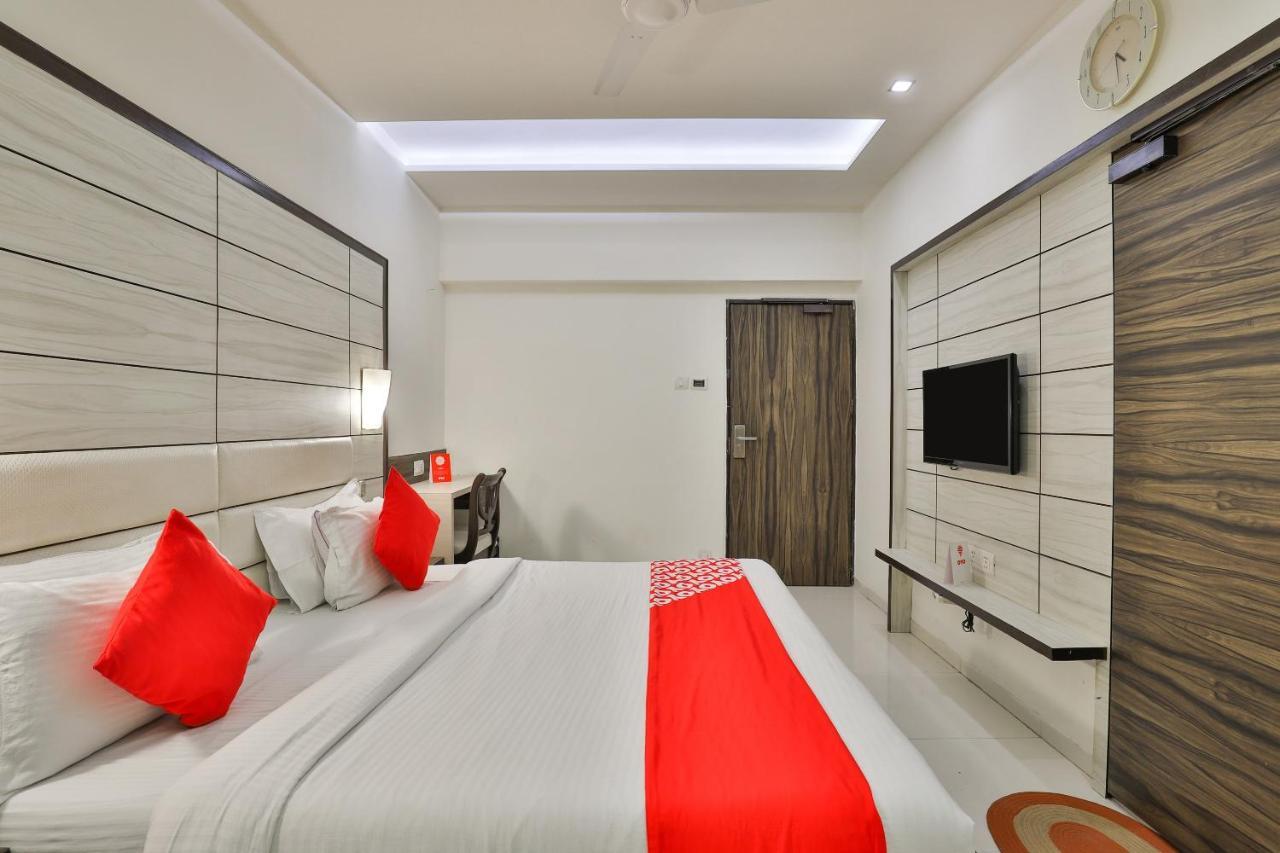 Oyo 2351 Hotel Golden Plaza Ahmedabad Exterior photo